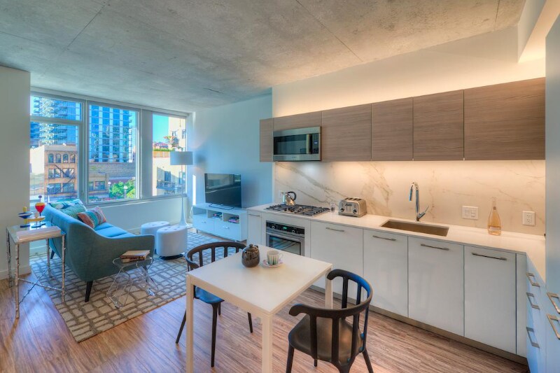 Building Photo - 197 N Desplaines St