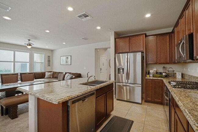 Building Photo - Cannery living!