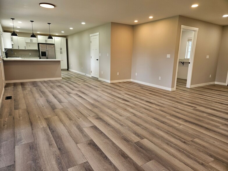 Building Photo - 2214 Claremont Ct