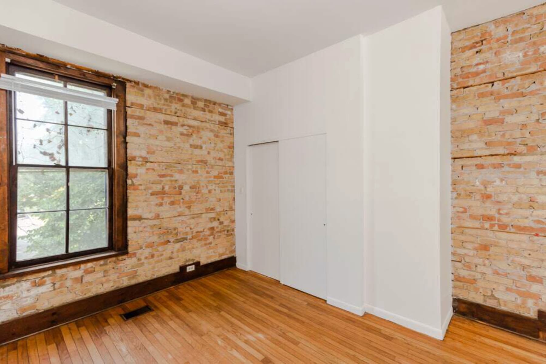 Building Photo - 1251 W Belden Ave