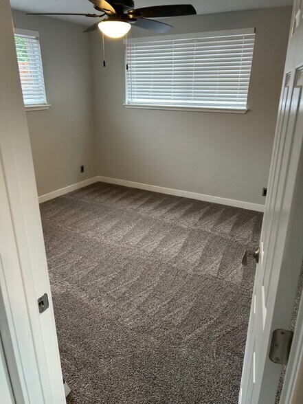 Building Photo - 2536 S 700 E