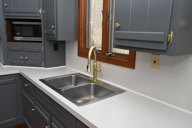 Building Photo - 45 Lookout Point