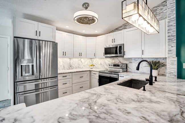 Building Photo - 8062 Cassia Dr
