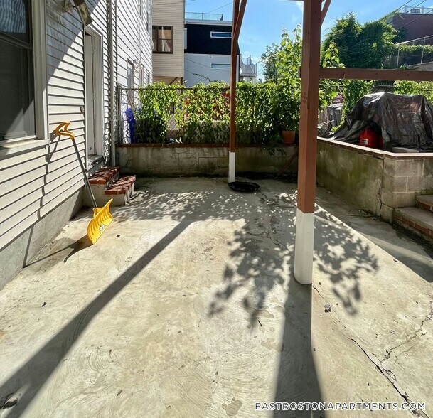 Building Photo - 236 Princeton St