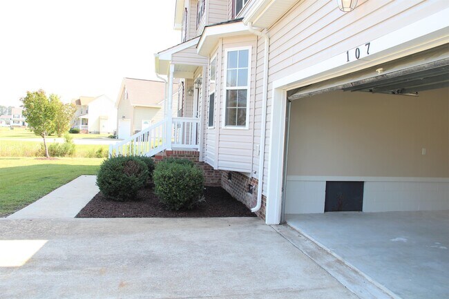 Building Photo - 107 Enchanted Way