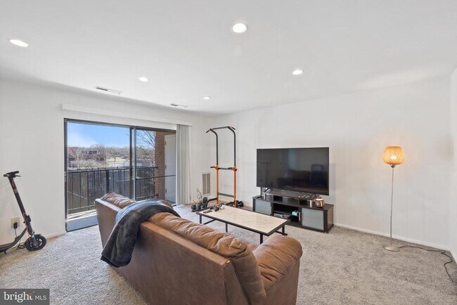 Building Photo - 804 Quince Orchard Blvd