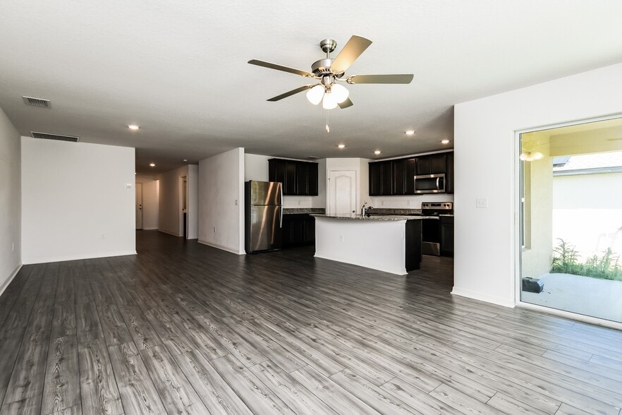 Building Photo - 1635 Swan Lake Cir