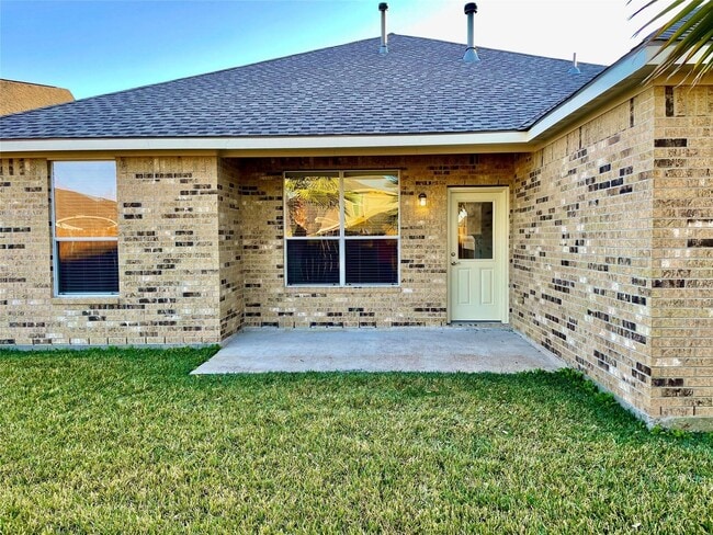 Building Photo - 17810 Serene Shore Dr