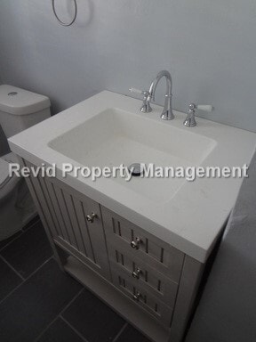 Building Photo - Move In Special! First Month Free!