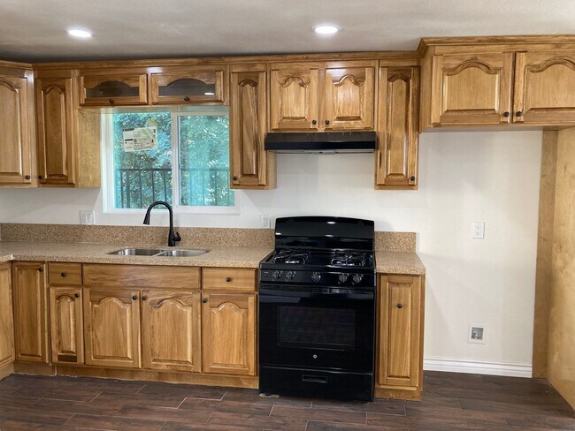 Building Photo - UPCOMING BEAUTIFUL 2 BEDROOM/ 2 BATH  * ONE TIME RENTAL*