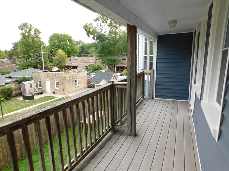 Building Photo - 1566 Dewey Ave