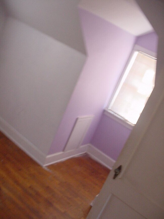Building Photo - 3 BR, 2 BA House