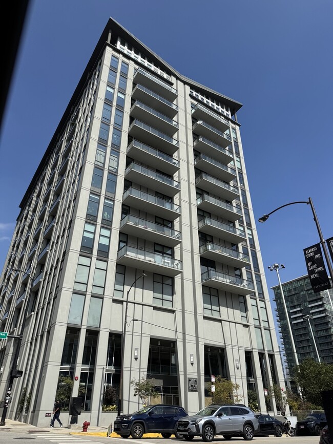 Primary Photo - 740 W Fulton St