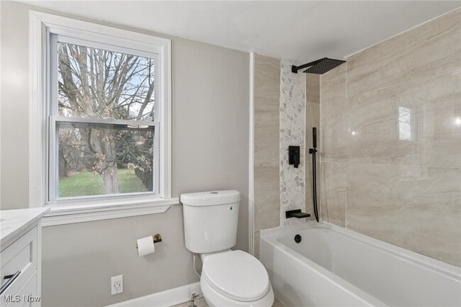 Building Photo - 133 N Pearl St