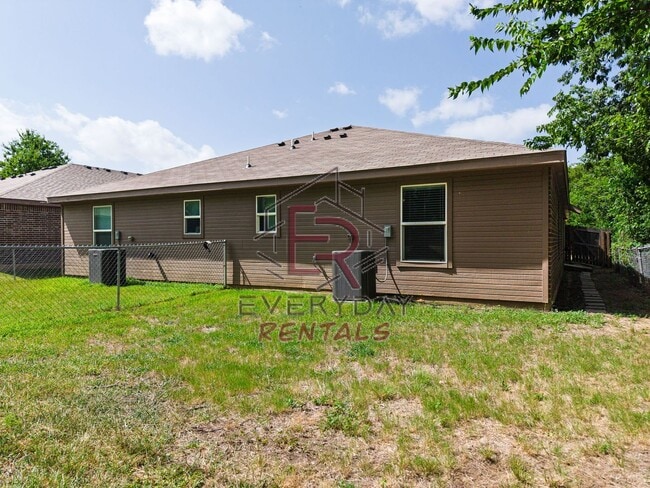 Building Photo - 913 Ashwood St