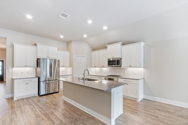 Building Photo - 18716 Laurel Hills Dr