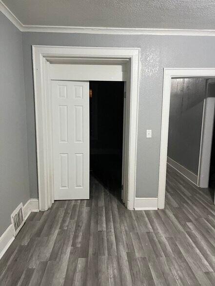 Building Photo - 1829 W Wright St