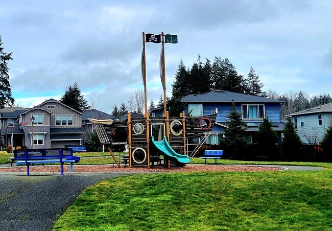 Building Photo - Spacious, Modern and Immaculate 4 bedroom, Convenient Location in Poulsbo
