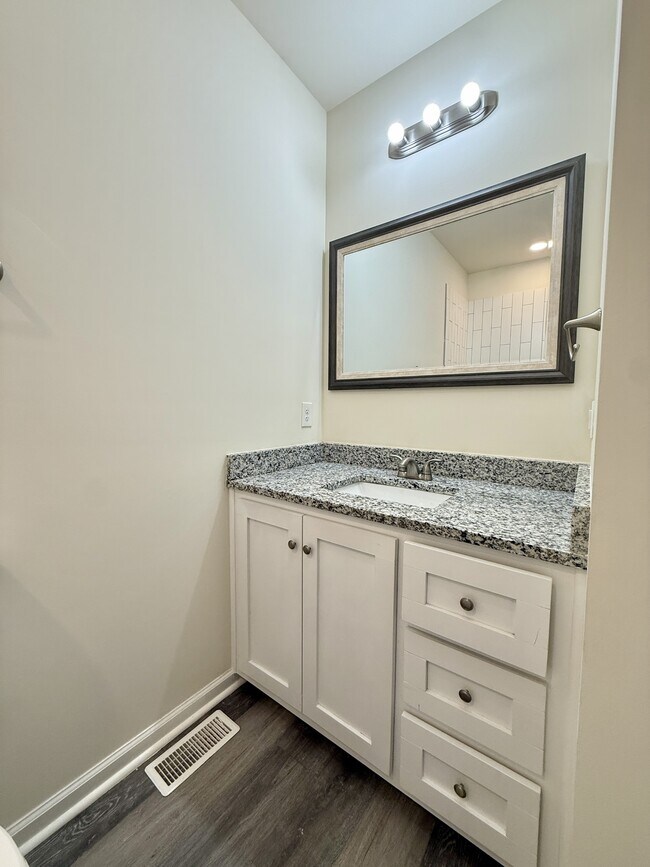 Building Photo - 1582 Hobbs Island Rd SE