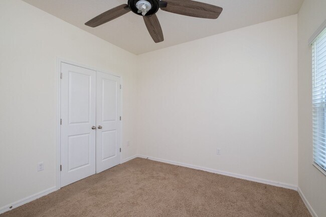 Building Photo - Spacious 5BR House in Gainesville