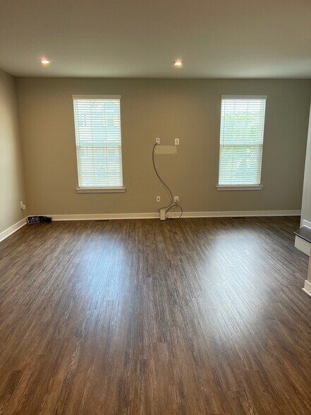 Building Photo - 103 Freedom Way