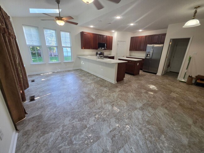 Building Photo - 558 Windsong Dr