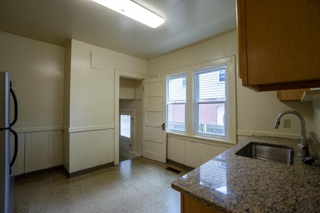 Building Photo - 108 Avondale Pl