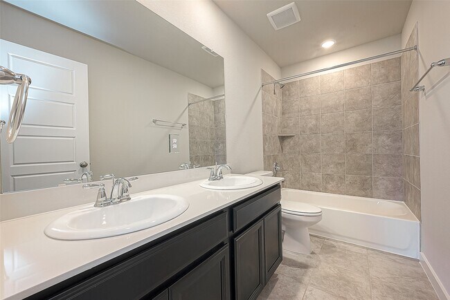 Building Photo - 8523 Lake Groove Ln