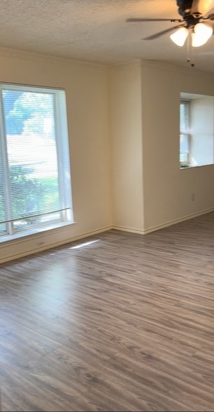 Building Photo - 901 Waterview Ln