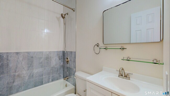 Building Photo - 825 Hope St