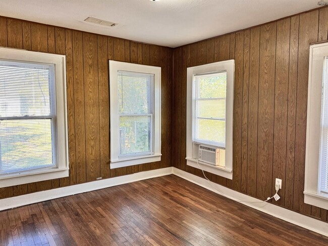 Building Photo - 3102 Cumberland Ave