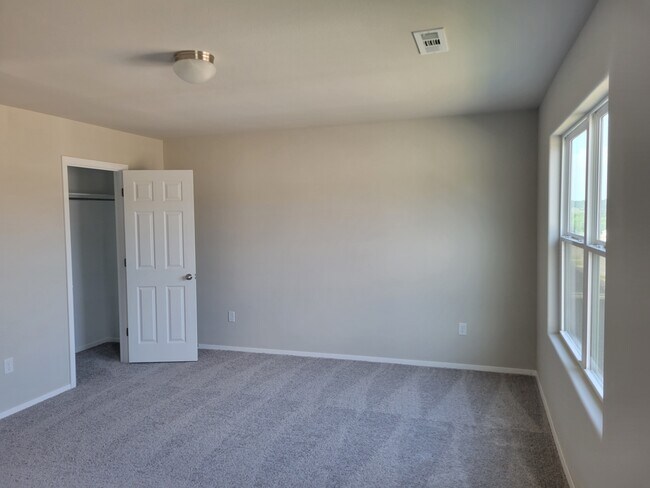 Building Photo - 2449 N Gooseberry Ln
