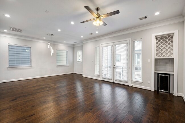 Building Photo - 5932 Petty St