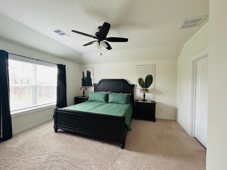 Building Photo - 741 Carol Dr