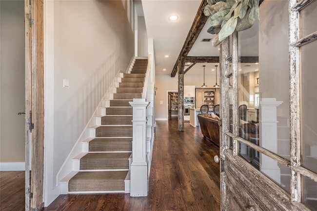 Building Photo - 127 5th St