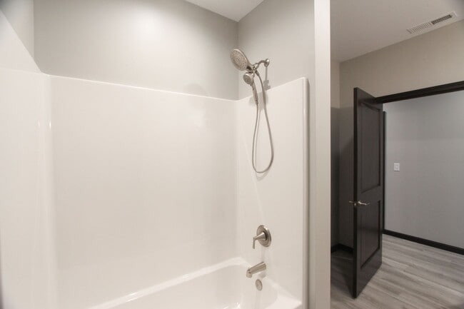 Building Photo - Beautiful 2 Bed, 2 Bath Apartment in PRIME location!  Furnished & Unfurnished Options Available!