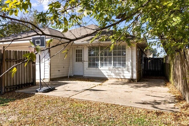 Building Photo - 806 Kalanchoe Ct