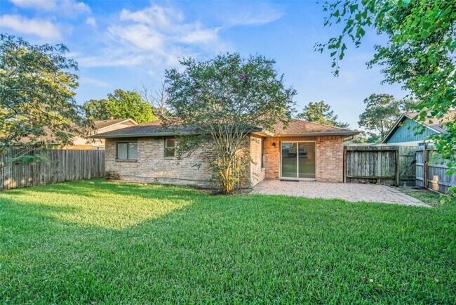 Building Photo - 2707 Foliage Green Dr