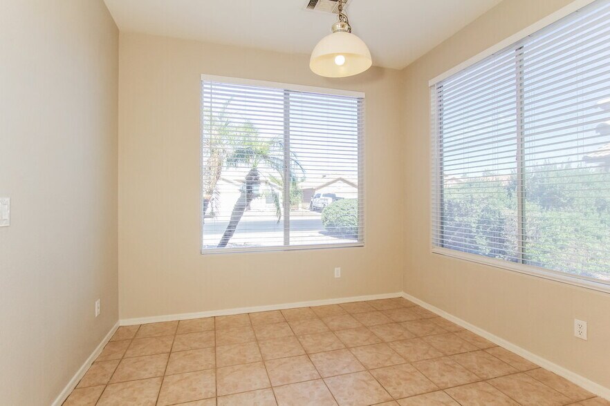 Building Photo - 8547 W Laurel Ln