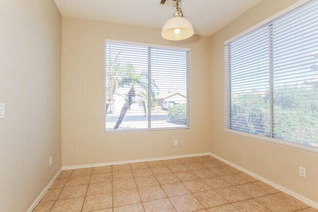 Building Photo - 8547 W Laurel Ln