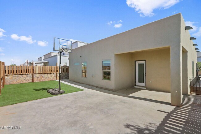 Building Photo - 13661 Holbeck St