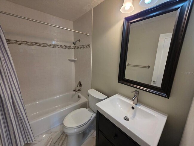 Building Photo - 775 20th Ave N