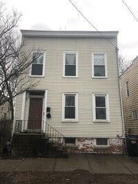 Building Photo - 2 Benson St