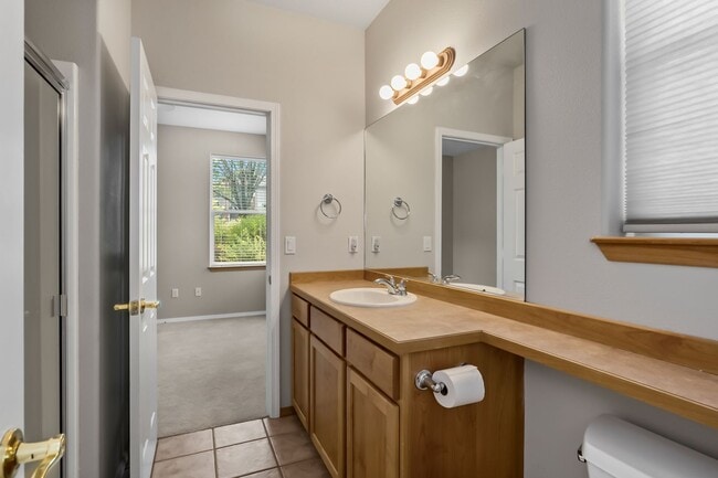 Building Photo - Beautiful Eagle Crest Home with Stunning V...