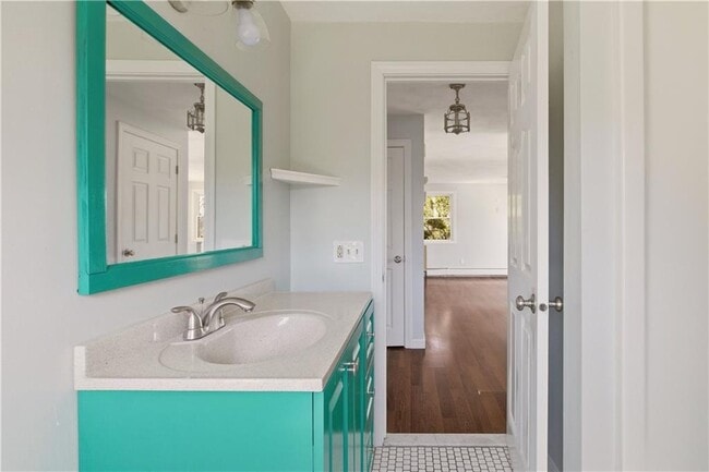 Building Photo - 102 Easton Ave