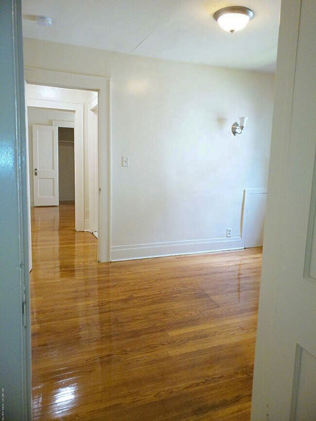 Building Photo - 231 Fellows Ave
