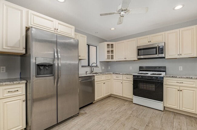 Building Photo - 1250 Admiralty Blvd