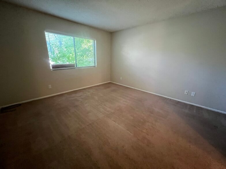 Large Bedroom fits king size bed easily - 2146 West Isabella #254