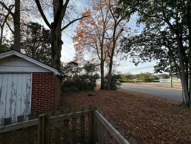 Building Photo - Historic Home in Downtown Bath