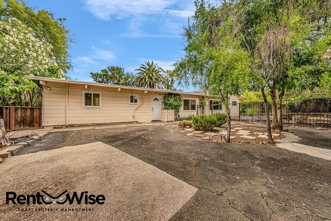Building Photo - 2170 Clayton Dr